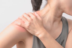 Symptoms-and-Causes-of-a-Frozen-Shoulder